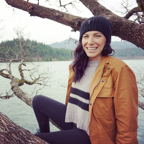 Meet your Posher, Stephanie - Picture 2 of 2